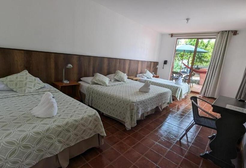اتاق استاندارد سه نفره, Lava House Hostal