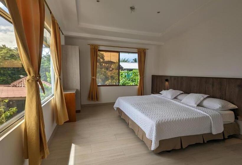 سوییت خانوادگی, Lava House Hostal