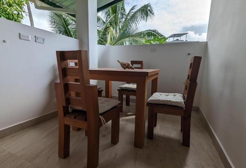 سوییت خانوادگی, Lava House Hostal