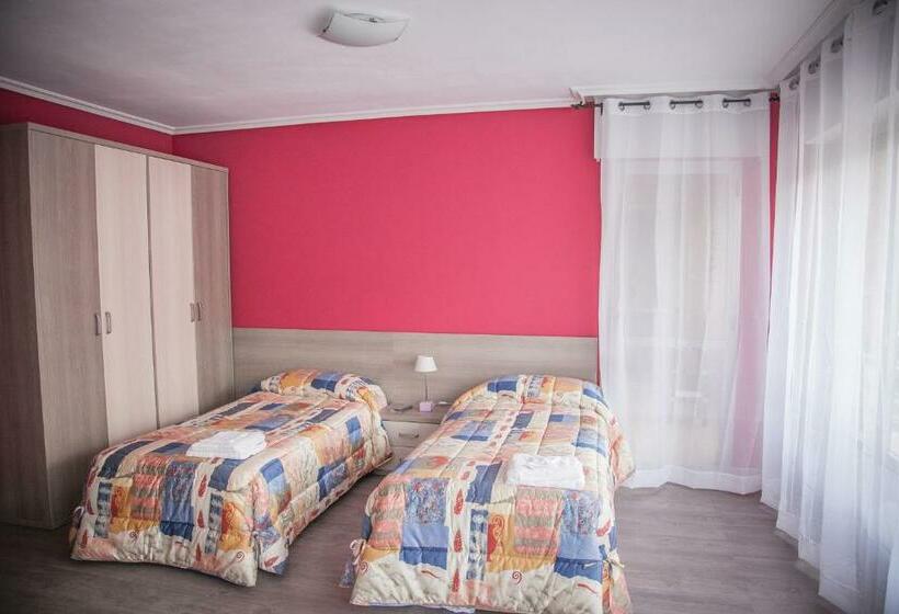 اتاق استاندارد با سرویس بهداشتی مشترک, Pensión Parque Del Ebro