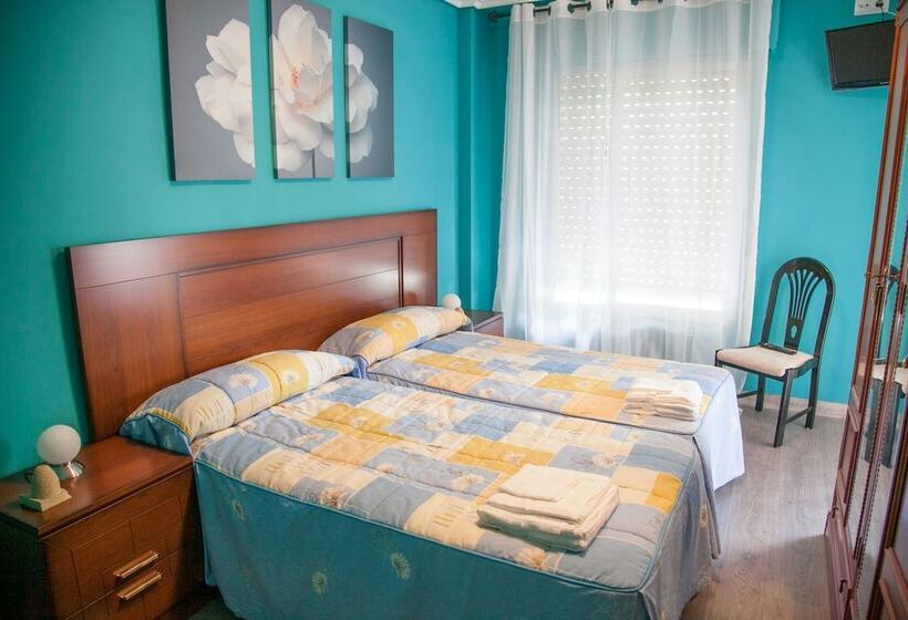 اتاق استاندارد با سرویس بهداشتی مشترک, Pensión Parque Del Ebro