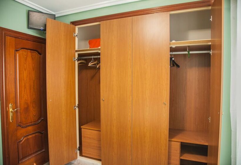 اتاق استاندارد یک تخته با سرویس بهداشتی مشترک, Pensión Parque Del Ebro