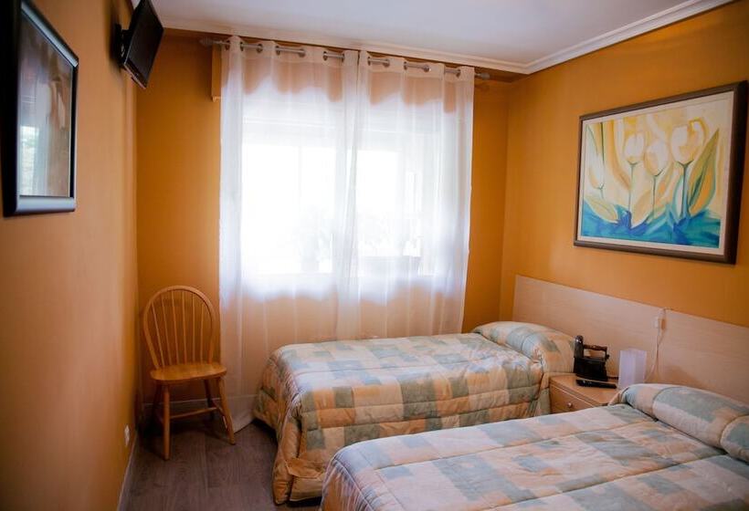 اتاق استاندارد یک تخته با سرویس بهداشتی مشترک, Pensión Parque Del Ebro