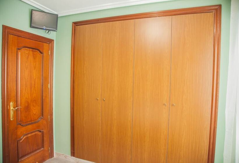 اتاق استاندارد یک تخته با سرویس بهداشتی مشترک, Pensión Parque Del Ebro