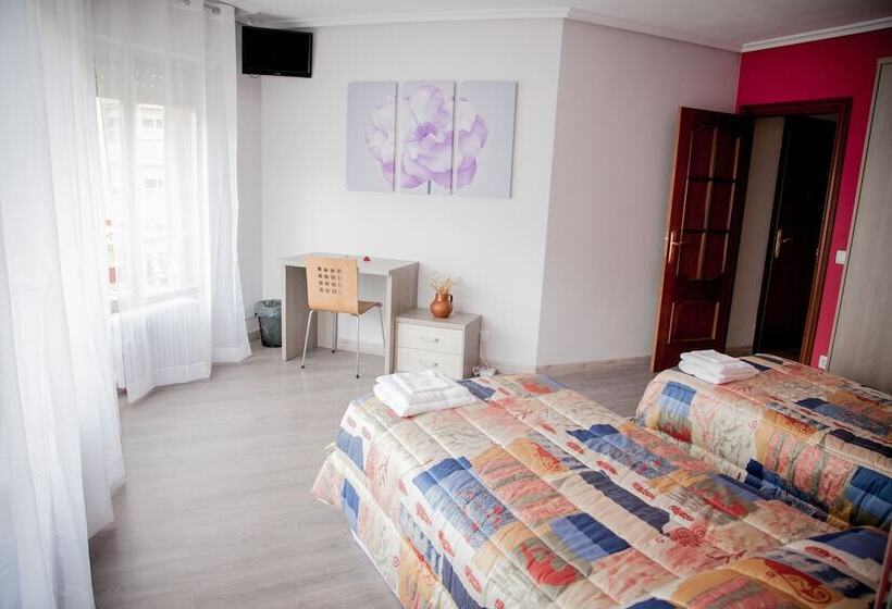 اتاق استاندارد با سرویس بهداشتی مشترک, Pensión Parque Del Ebro