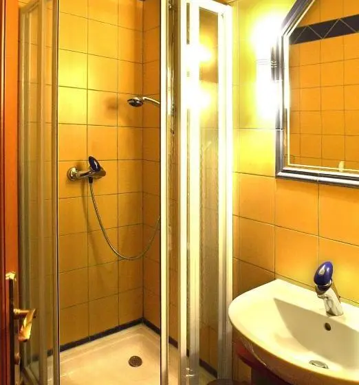 スタンダード４人部屋, Hangya Panzió és étterem