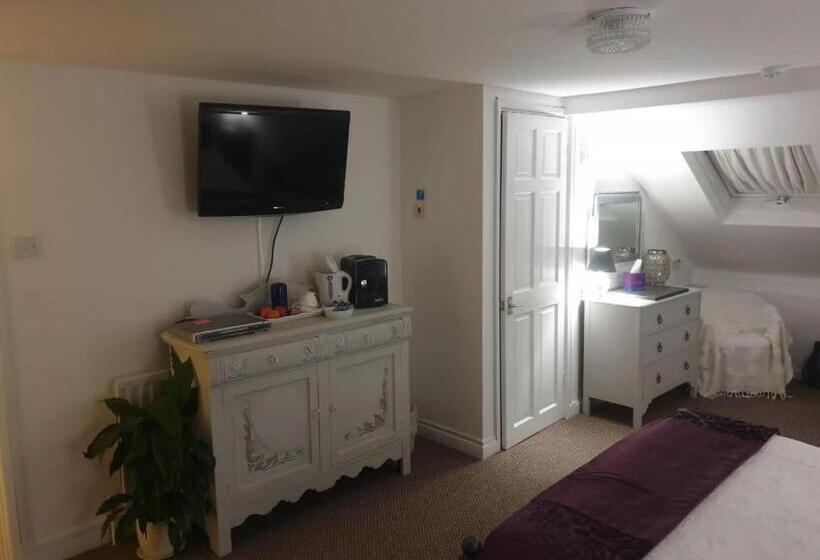Perhehuone, Marjune Guest House