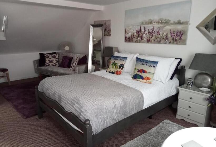 Perhehuone, Marjune Guest House