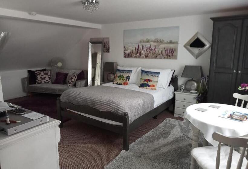 Perhehuone, Marjune Guest House