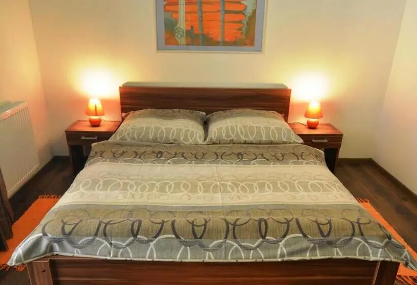Standard Kolmen Hengen Huone, Villa Gold