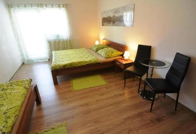 Standard Kolmen Hengen Huone Parveke, Villa Gold