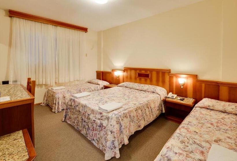 غرفة قياسية ثلاثية, San Isidro