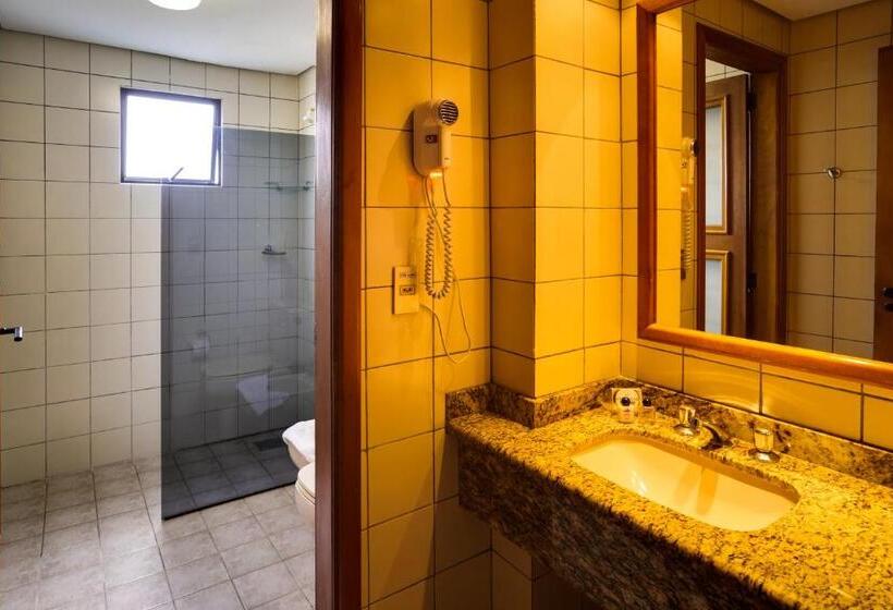 غرفة قياسية ثلاثية, San Isidro