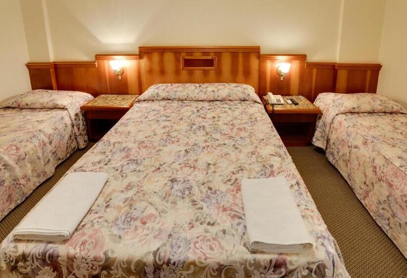 غرفة قياسية رباعية, San Isidro