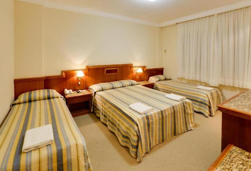 غرفة قياسية رباعية, San Isidro