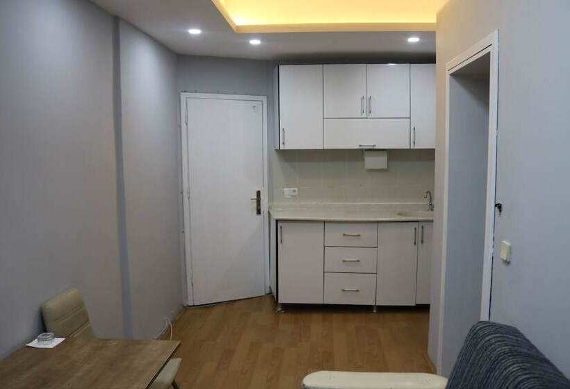 디럭스 스위트, Zafer Hostel