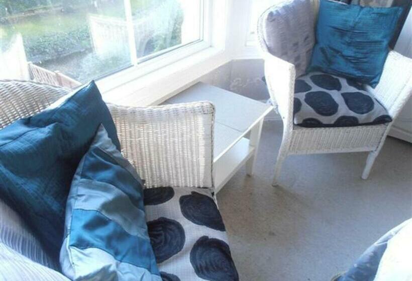 اتاق سوپریور, Riverside Guest House