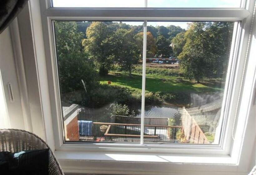 اتاق سوپریور, Riverside Guest House