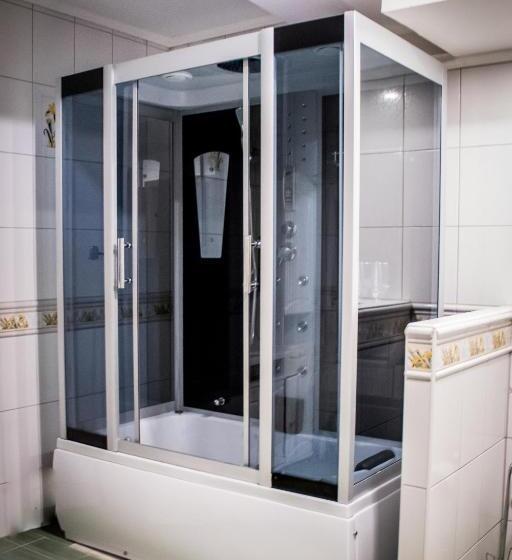 آپارتمان 1 خوابه, Hubert Varga