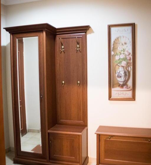 آپارتمان 1 خوابه, Hubert Varga