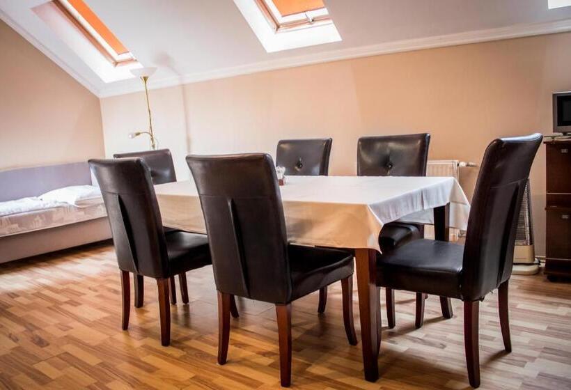 آپارتمان 1 خوابه, Hubert Varga