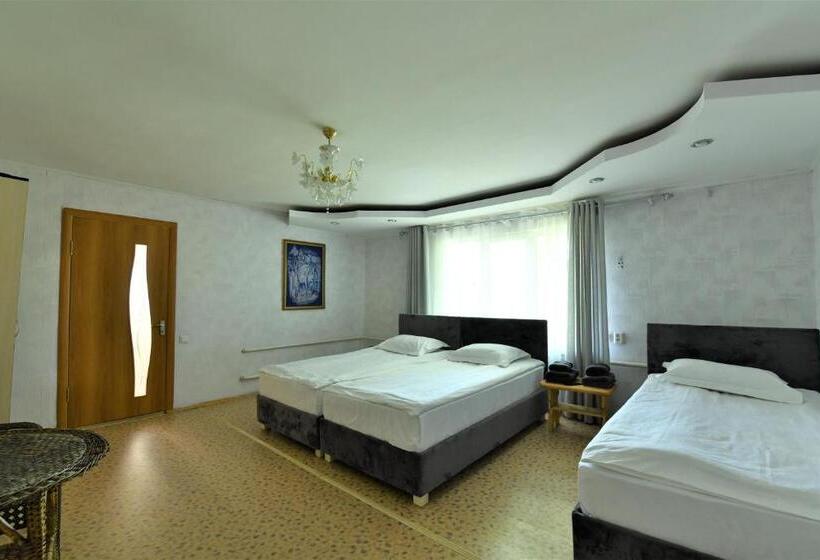 اتاق استاندارد سه تخته با سرویس بهداشتی مشترک, Jamilya B&b Guest House