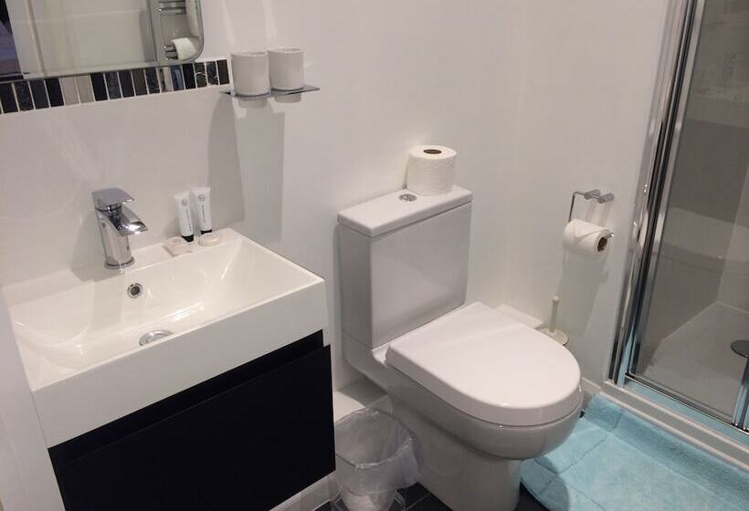 اتاق خانوادگی, Oxford Guest House