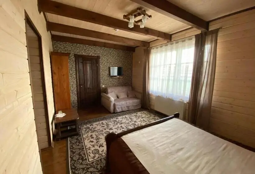 Habitació Superior, Sadyba Lisova