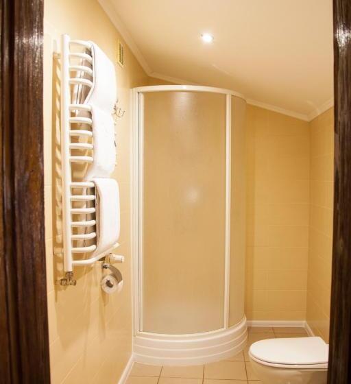 اتاق لوکس با بالکن, Sadyba Lisova