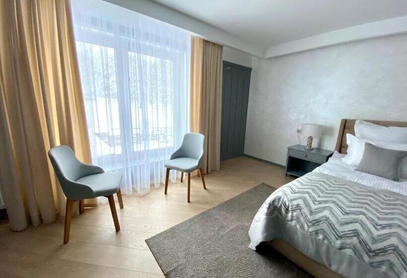 اتاق لوکس, Sadyba Lisova