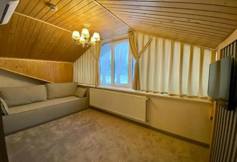 Habitació Familiar Deluxe, Sadyba Lisova