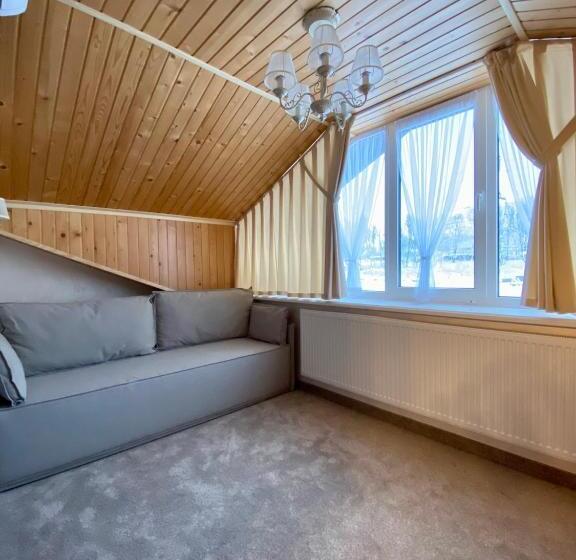 اتاق لوکس خانوادگی, Sadyba Lisova