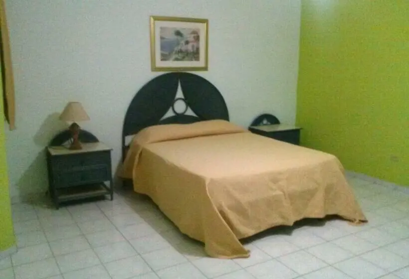 استودیوی لوکس, Apartahotel Jardines Metropolitanos