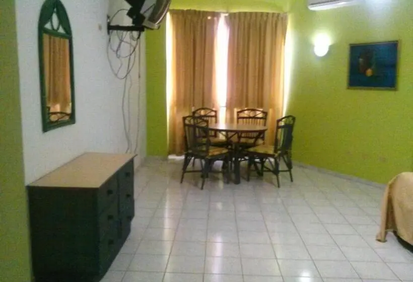 استودیو خانوادگی, Apartahotel Jardines Metropolitanos