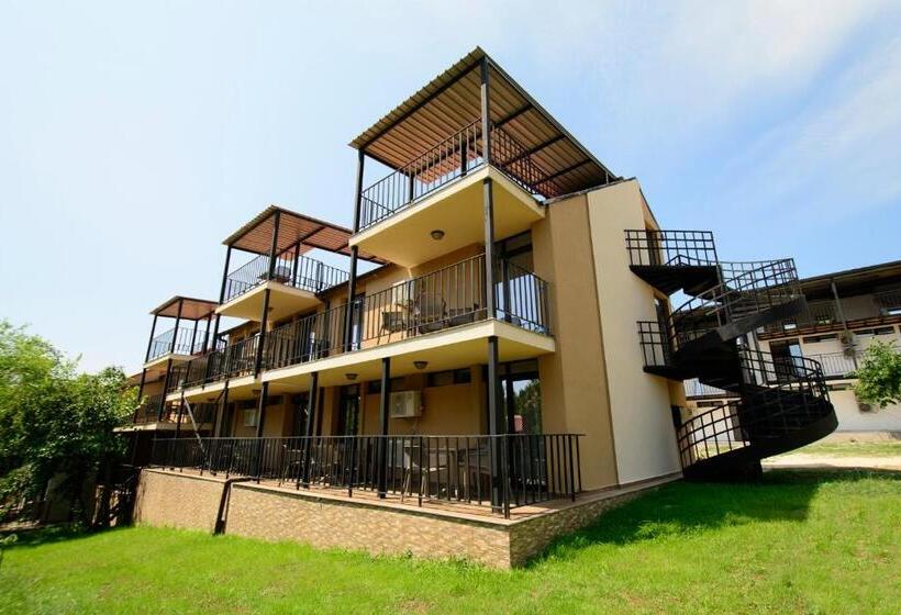 스탠다드 트리플 룸, Holiday Village Lozenets