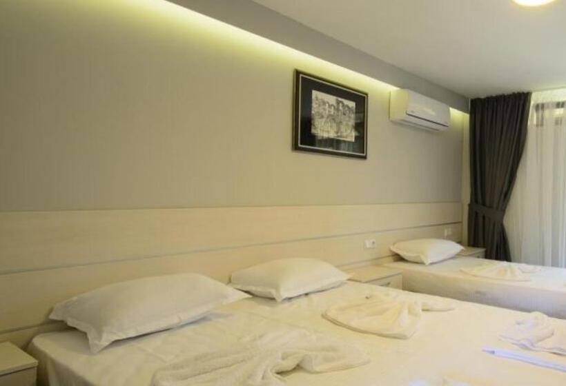 스탠다드 트리플 룸, Holiday Village Lozenets