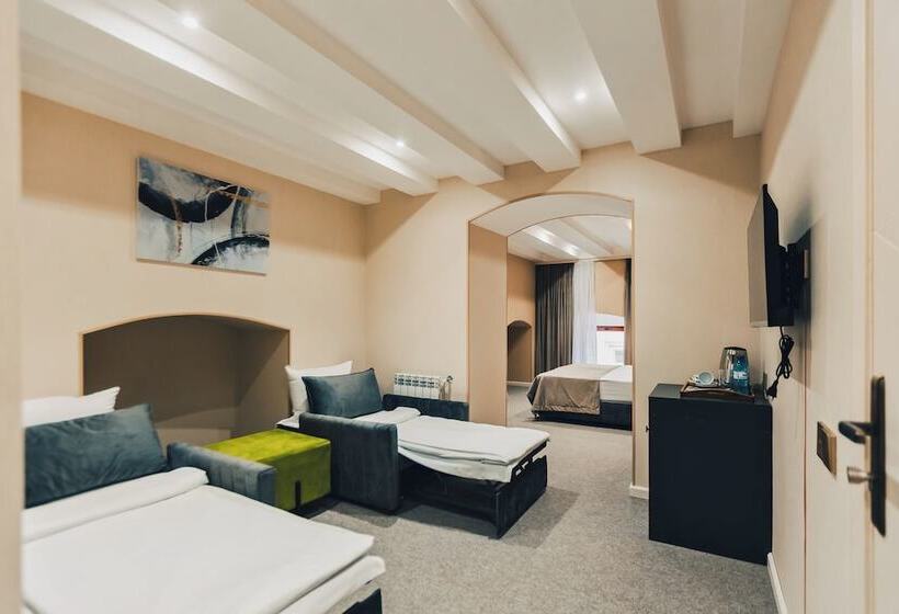 اتاق راحتی سه تخته, Eleven Hotel Baku