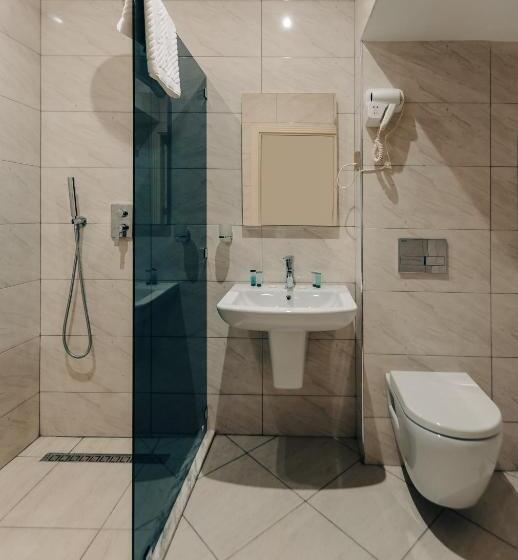 اتاق خانوادگی, Eleven Hotel Baku