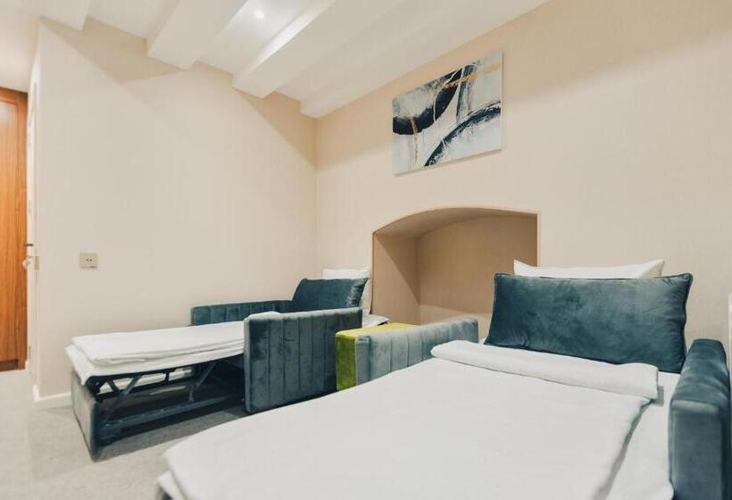 اتاق خانوادگی, Eleven Hotel Baku