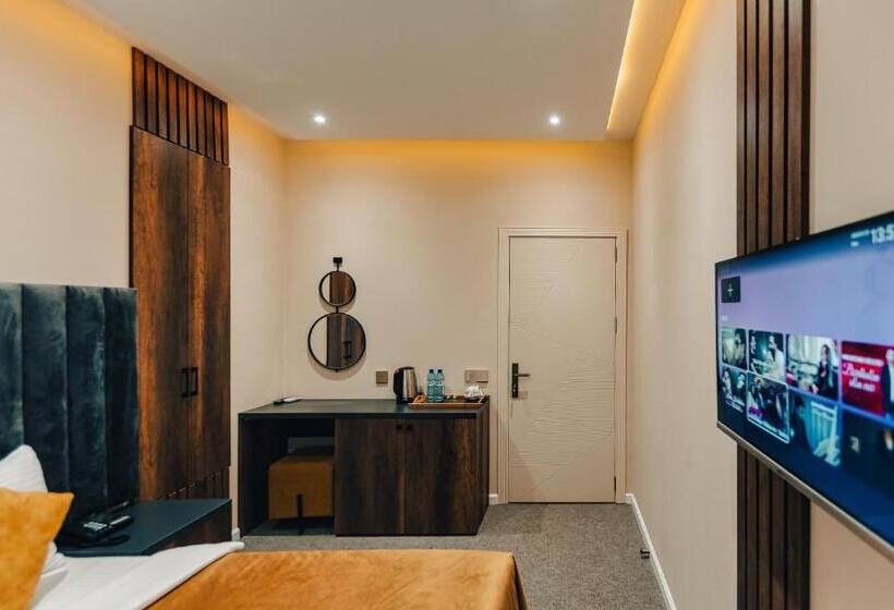 اتاق خانوادگی, Eleven Hotel Baku