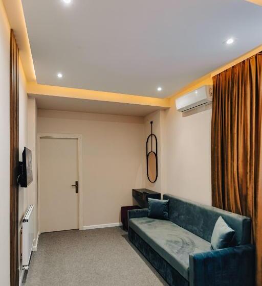 اتاق خانوادگی, Eleven Hotel Baku