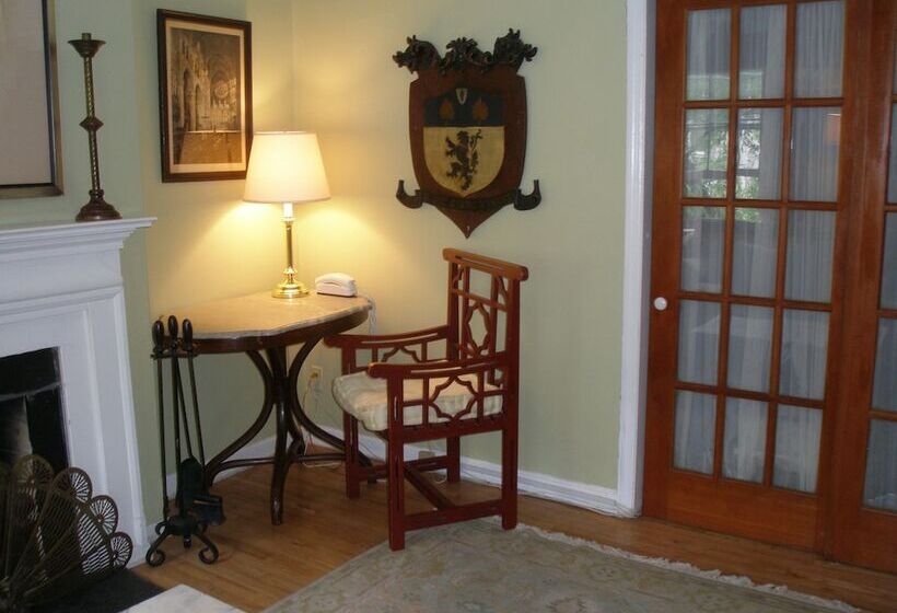 استودیوی استاندارد, Incentra Village