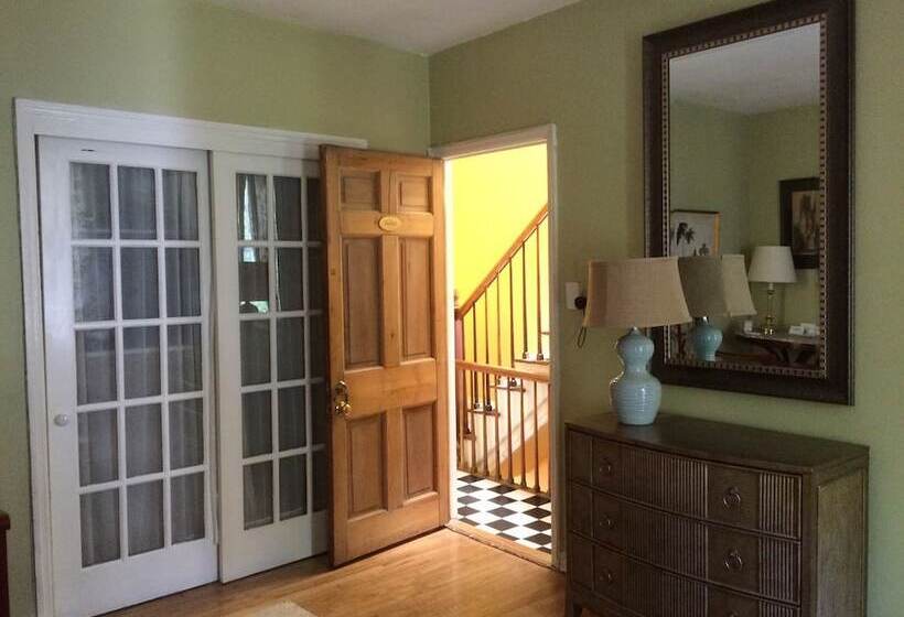 استودیوی استاندارد, Incentra Village