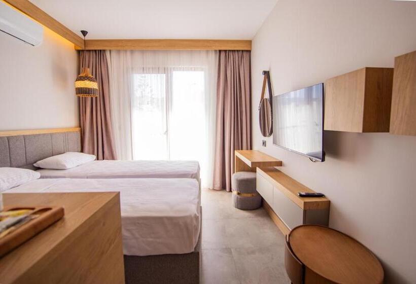 带阳台的豪华间, Asterina