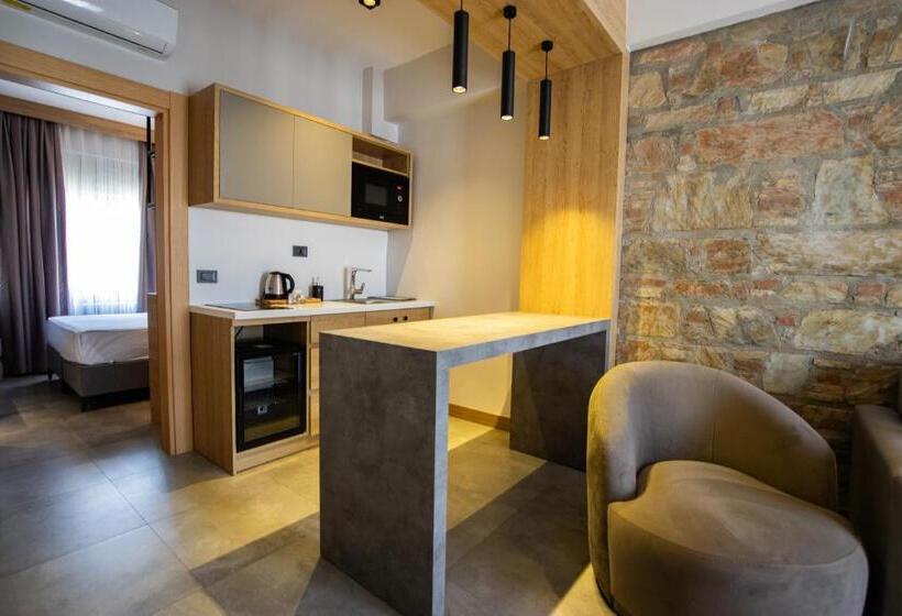 带海景的复工套房, Asterina