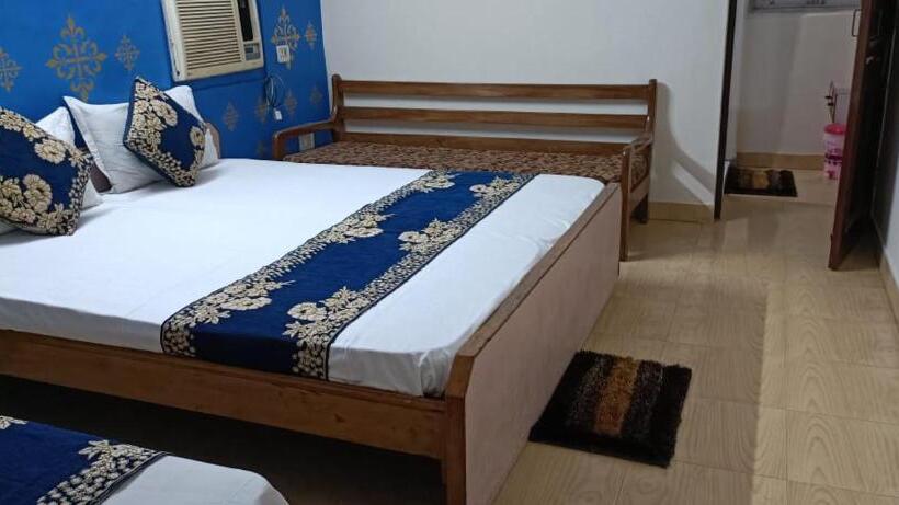 Family Room, Majors Den