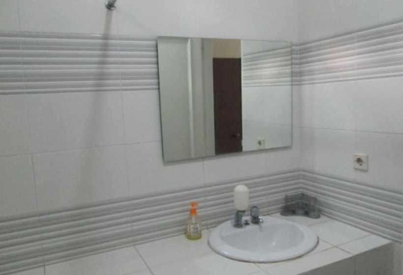 Familjerum, Rumah Anda Guest House