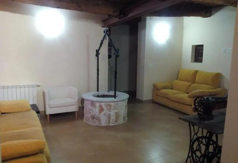 Standard-invahuone, La Posada De Pesquera