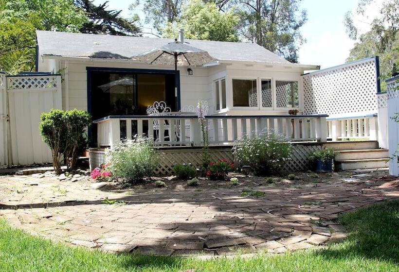 منزل غرفة نوم واحدة, Monarch Cove Inn