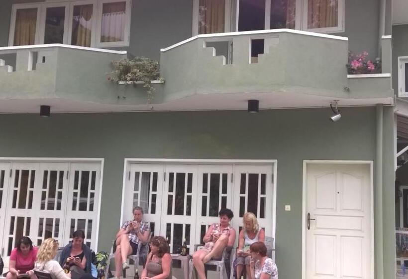 Büyük Çift Kişilik Yataklı Standart Oda, The Nest By Amarasinghe S